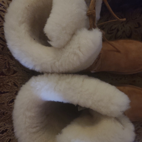 Uggs size 8 like new - Picture 2 of 6